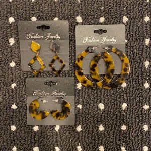 3 Tortoise shell earrings bundle•